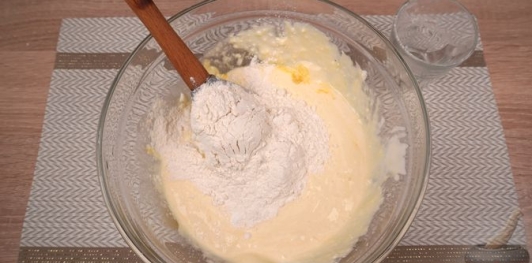 Фото приготовления рецепта: Ленивый сырный хачапури на сковороде - шаг №6