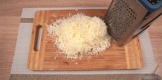 Фото приготовления рецепта: Ленивый сырный хачапури на сковороде - шаг №8