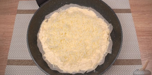 Фото приготовления рецепта: Ленивый сырный хачапури на сковороде - шаг №11