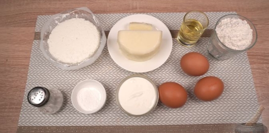 Фото приготовления рецепта: Ленивый сырный хачапури на сковороде - шаг №1