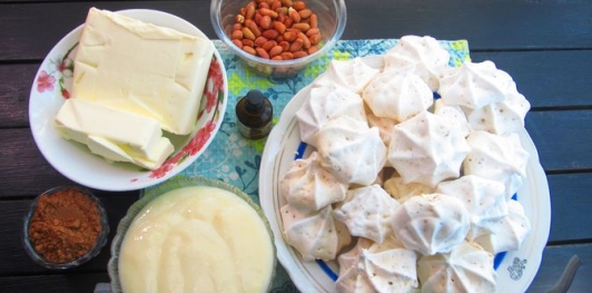 Фото приготовления рецепта: Ленивый торт "Киевский" (без выпечки) - шаг №1