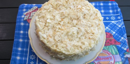 Фото приготовления рецепта: Ленивый торт "Наполеон" из слоёного теста - шаг №20