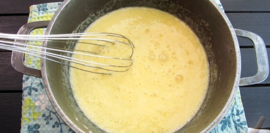 Фото приготовления рецепта: Ленивый торт "Наполеон" из слоёного теста - шаг №6