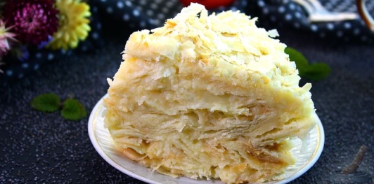 Фото приготовления рецепта: Ленивый торт "Наполеон" из слоёного теста - шаг №23