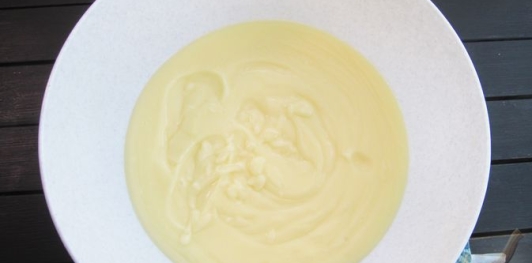 Фото приготовления рецепта: Ленивый торт "Наполеон" из слоёного теста - шаг №14