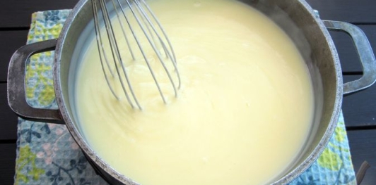 Фото приготовления рецепта: Ленивый торт "Наполеон" из слоёного теста - шаг №9