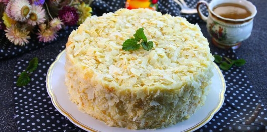 Фото приготовления рецепта: Ленивый торт "Наполеон" из слоёного теста - шаг №21