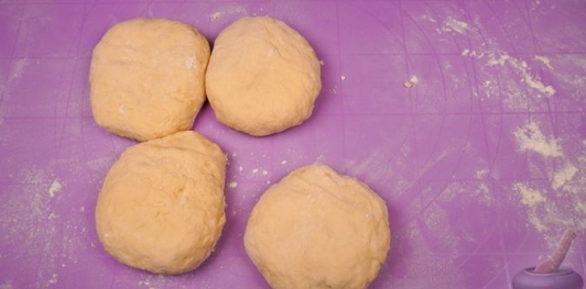 Фото приготовления рецепта: Лепешки на пиве (на сковороде) - шаг №7