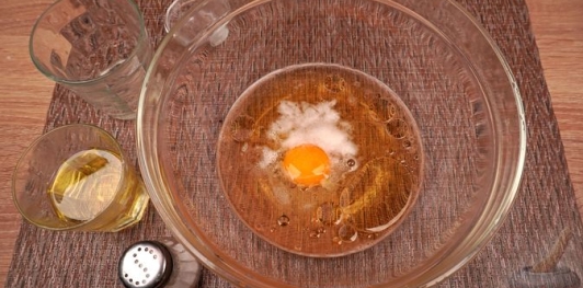 Фото приготовления рецепта: Лепешки на пиве (на сковороде) - шаг №3