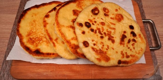 Фото приготовления рецепта: Лепешки на пиве (на сковороде) - шаг №12