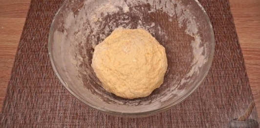 Фото приготовления рецепта: Лепешки на пиве (на сковороде) - шаг №6