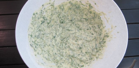 Фото приготовления рецепта: Лепёшки на кефире, с зеленью и сыром - шаг №10