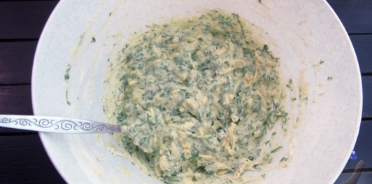 Фото приготовления рецепта: Лепёшки на кефире, с зеленью и сыром - шаг №12