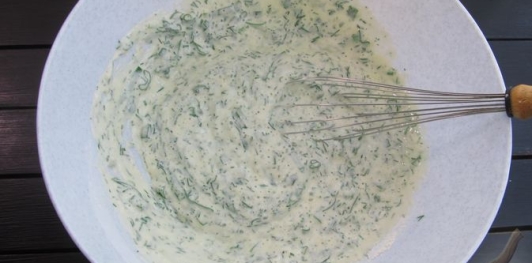 Фото приготовления рецепта: Лепёшки на кефире, с зеленью и сыром - шаг №8