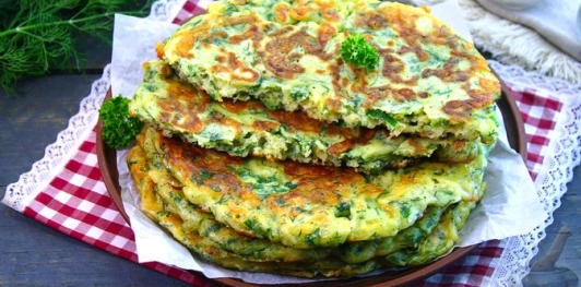 Фото приготовления рецепта: Лепёшки на кефире, с зеленью и сыром - шаг №18