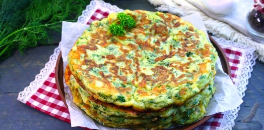 Фото приготовления рецепта: Лепёшки на кефире, с зеленью и сыром - шаг №17