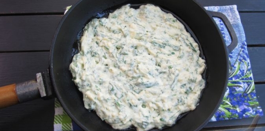 Фото приготовления рецепта: Лепёшки на кефире, с зеленью и сыром - шаг №13