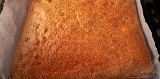 Фото приготовления рецепта: Маковый торт c масляно-заварным кремом - шаг №10