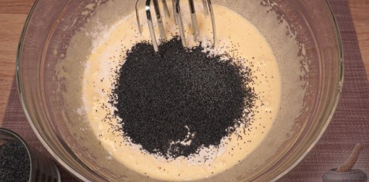 Фото приготовления рецепта: Маковый торт c масляно-заварным кремом - шаг №6