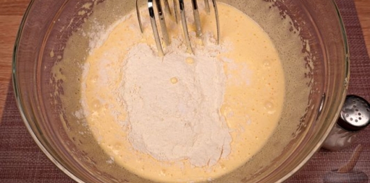 Фото приготовления рецепта: Маковый торт c масляно-заварным кремом - шаг №5