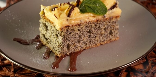 Фото приготовления рецепта: Маковый торт c масляно-заварным кремом - шаг №24