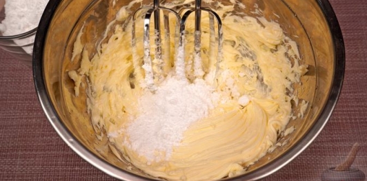 Фото приготовления рецепта: Маковый торт c масляно-заварным кремом - шаг №16