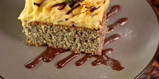 Фото приготовления рецепта: Маковый торт c масляно-заварным кремом - шаг №25