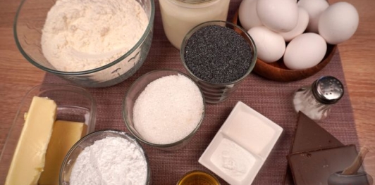 Фото приготовления рецепта: Маковый торт c масляно-заварным кремом - шаг №1