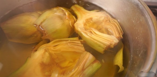 Фото приготовления рецепта: Маринованные артишоки - шаг №9