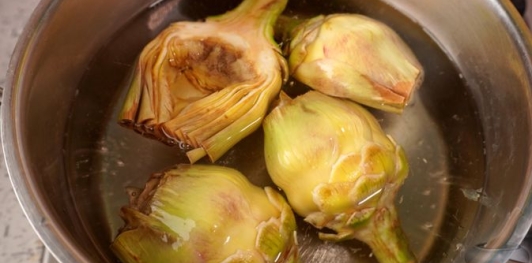 Фото приготовления рецепта: Маринованные артишоки - шаг №6