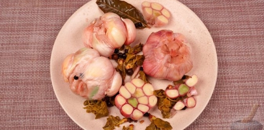 Фото приготовления рецепта: Маринованный молодой чеснок - шаг №14