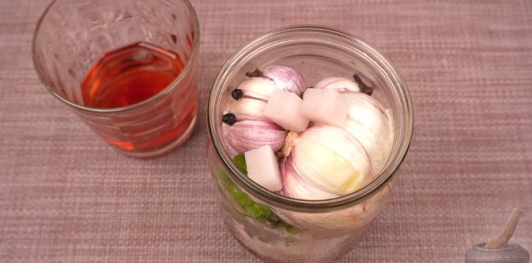 Фото приготовления рецепта: Маринованный молодой чеснок - шаг №11