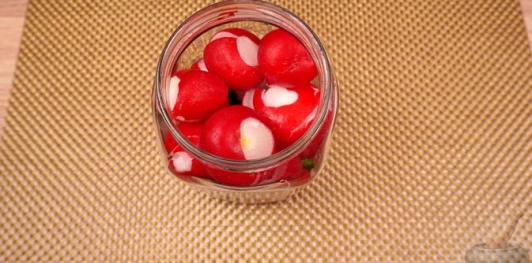 Фото приготовления рецепта: Маринованный редис - шаг №7