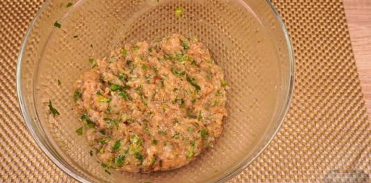 Фото приготовления рецепта: Мясные котлеты с зелёной чечевицей - шаг №10