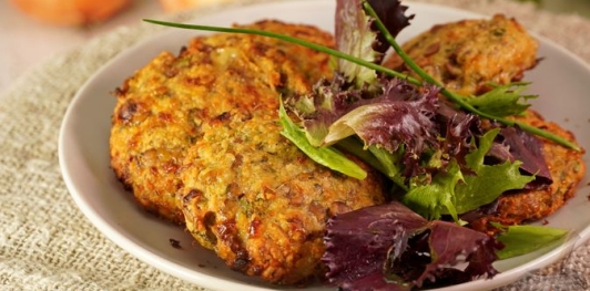 Фото приготовления рецепта: Мясные котлеты с зелёной чечевицей - шаг №21