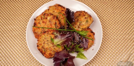 Фото приготовления рецепта: Мясные котлеты с зелёной чечевицей - шаг №20