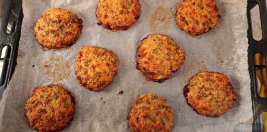 Фото приготовления рецепта: Мясные котлеты с зелёной чечевицей - шаг №19