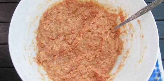 Фото приготовления рецепта: Мясные оладьи на кефире - шаг №10