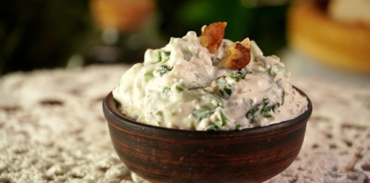 Фото приготовления рецепта: Намазка из лабне и белого сыра с черемшой (хайдари) - шаг №12