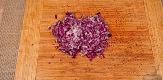 Фото приготовления рецепта: Намазка из рыбных консервов, с огурцами и плавленым сыром - шаг №5