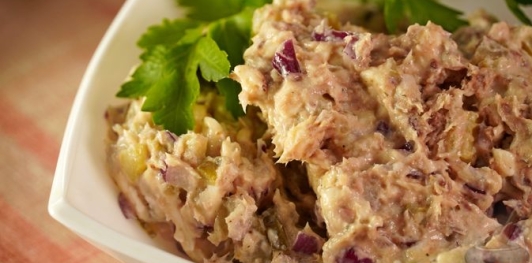 Фото приготовления рецепта: Намазка из рыбных консервов, с огурцами и плавленым сыром - шаг №12