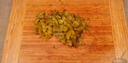 Фото приготовления рецепта: Намазка из рыбных консервов, с огурцами и плавленым сыром - шаг №7