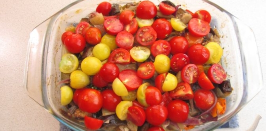 Фото приготовления рецепта: Овощи, запечённые с сыром - шаг №12