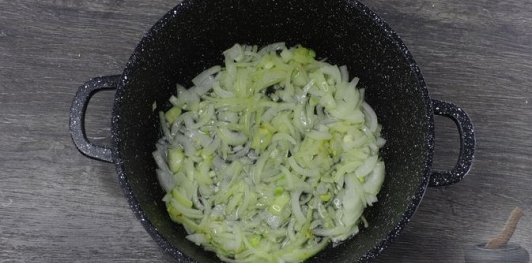 Фото приготовления рецепта: Овощной суп с черемшой - шаг №3