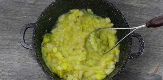 Фото приготовления рецепта: Овощной суп с черемшой - шаг №8