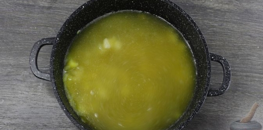 Фото приготовления рецепта: Овощной суп с черемшой - шаг №9