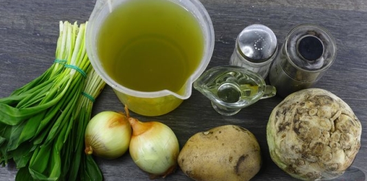 Фото приготовления рецепта: Овощной суп с черемшой - шаг №1