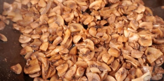 Фото приготовления рецепта: Паприкаш из кролика с грибами - шаг №15