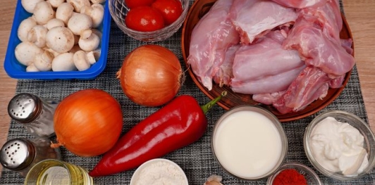 Фото приготовления рецепта: Паприкаш из кролика с грибами - шаг №1