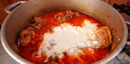 Фото приготовления рецепта: Паприкаш из кролика с грибами - шаг №19